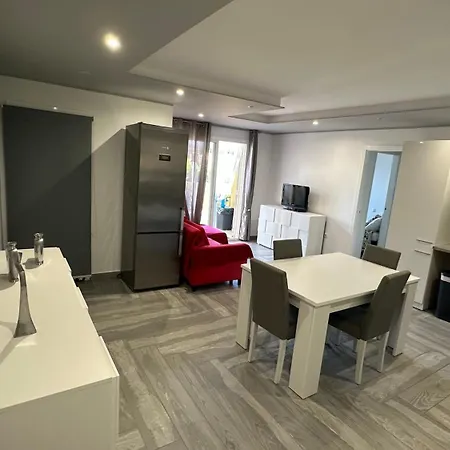 Moncayo Apartman Cho